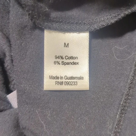 ✨5/$25✨ Kendall and Kylie geometric print crop top - Picture 5 of 7